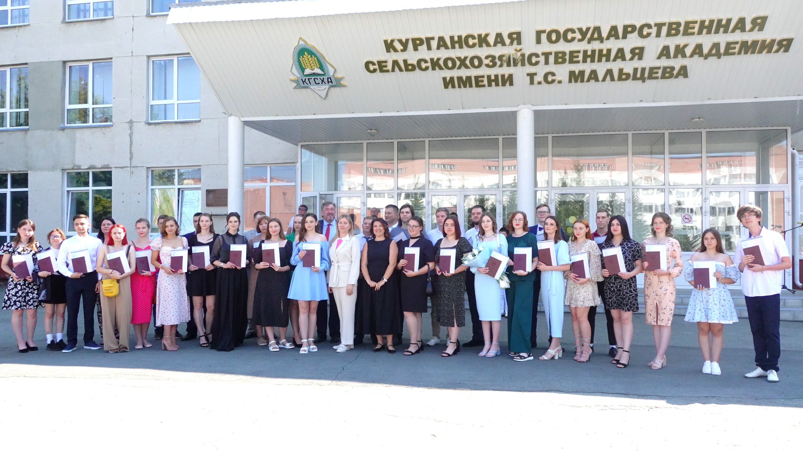 Выпускники филиала КГУ — Курганской сельхозакадемии получили дипломы